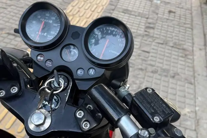 باجاج،  پالس 180