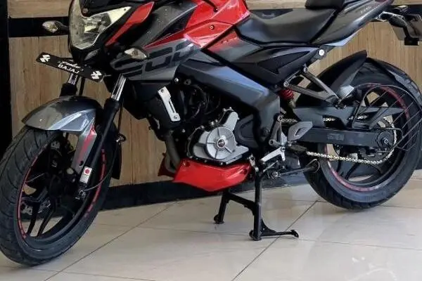 باجاج،  پالس 200NS