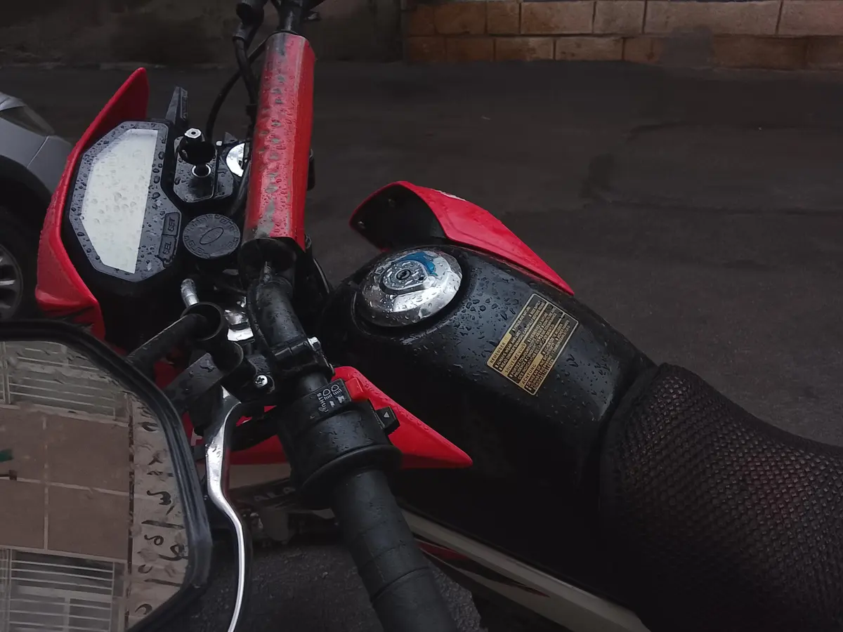 جهان همتا،  فلات CRF200