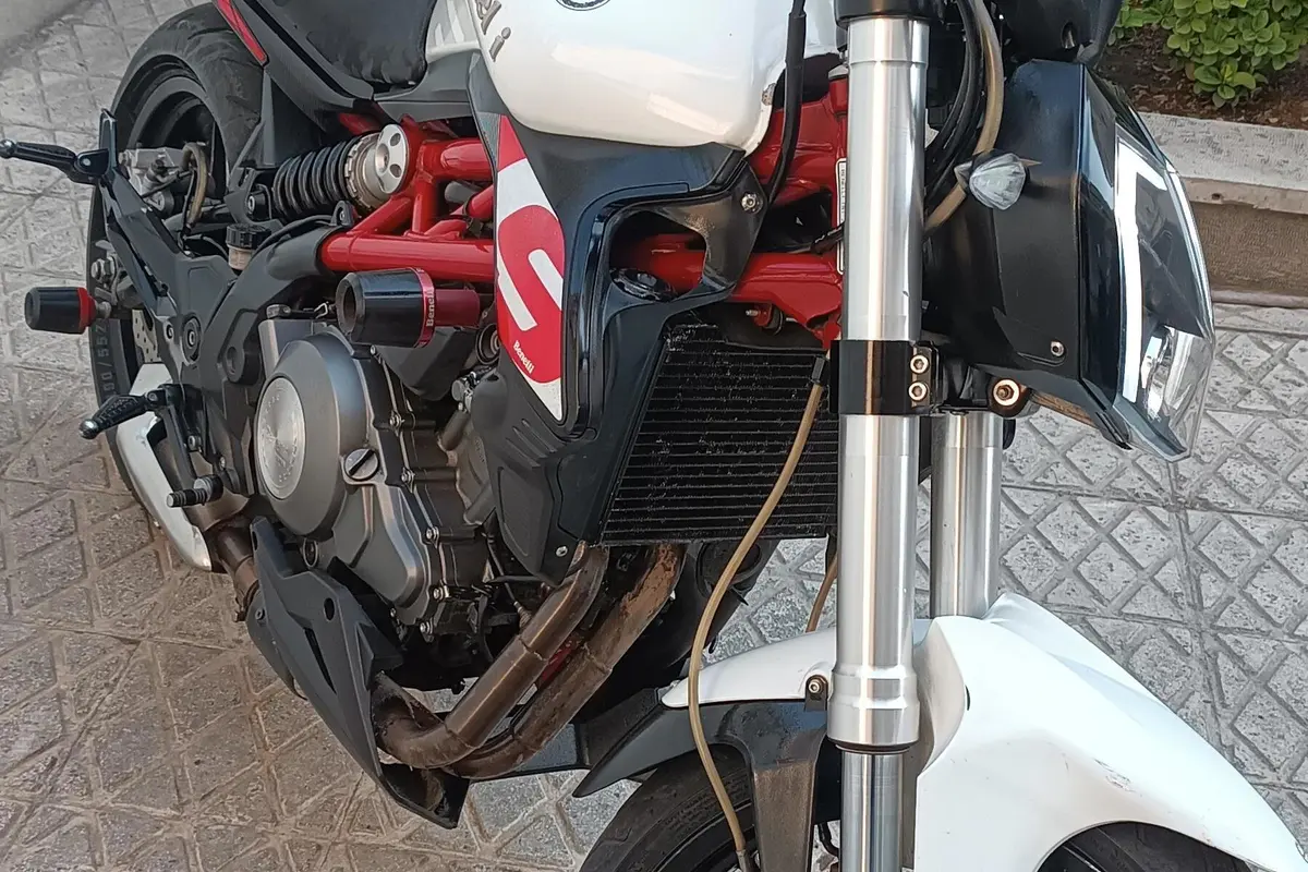 بنلی،  TNT 300