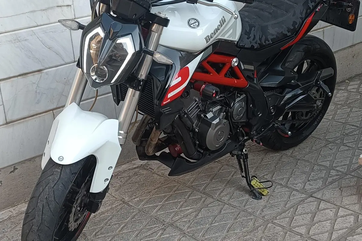 بنلی،  TNT 300
