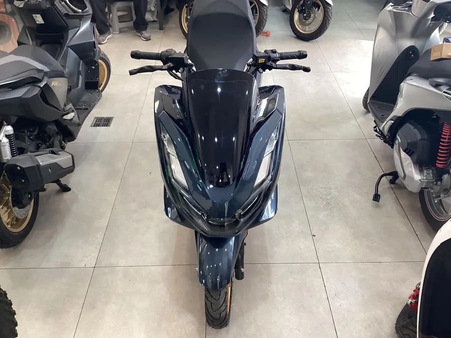 همراه سیکلت، طرح PCX 170