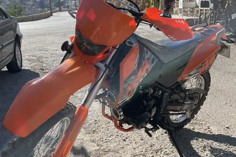 جهان همتا، فلات DT200