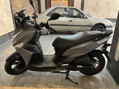 اس وای ام، گلکسی J 200