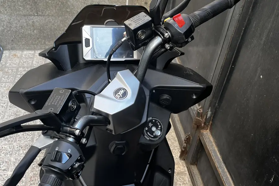 اس وای ام، لاکی ایوو 185