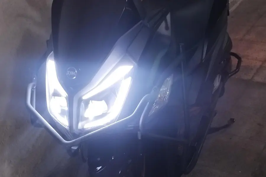 اس وای ام، گلکسی J 200