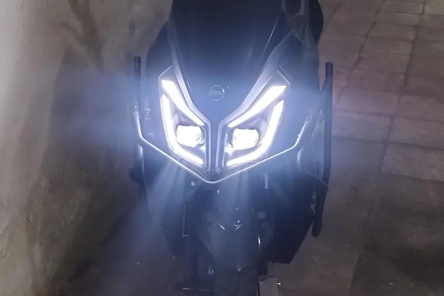 اس وای ام، گلکسی J 200