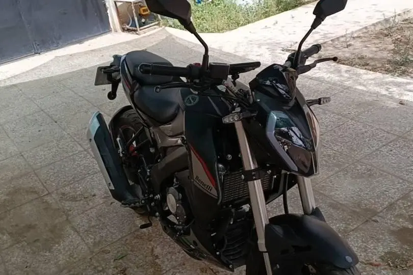 بنلی،  TNT 180S