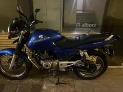 باجاج، پالس 180