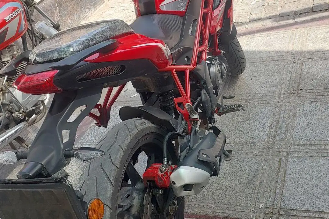 بنلی،  TNT 150