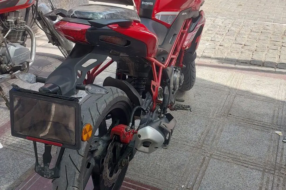 بنلی،  TNT 150