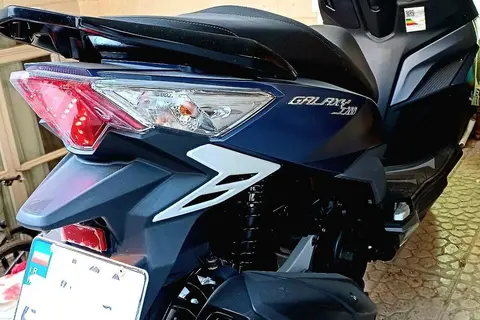 اس وای ام، گلکسی J 200