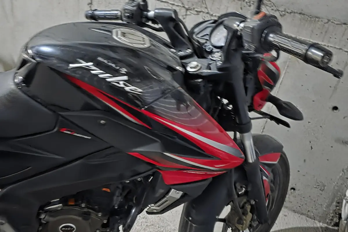 باجاج،  پالس 200NS