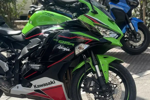 کاوازاکی  نینجا ZX-25R