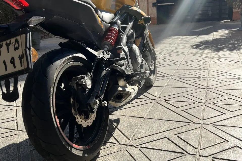 بنلی،  TNT 300