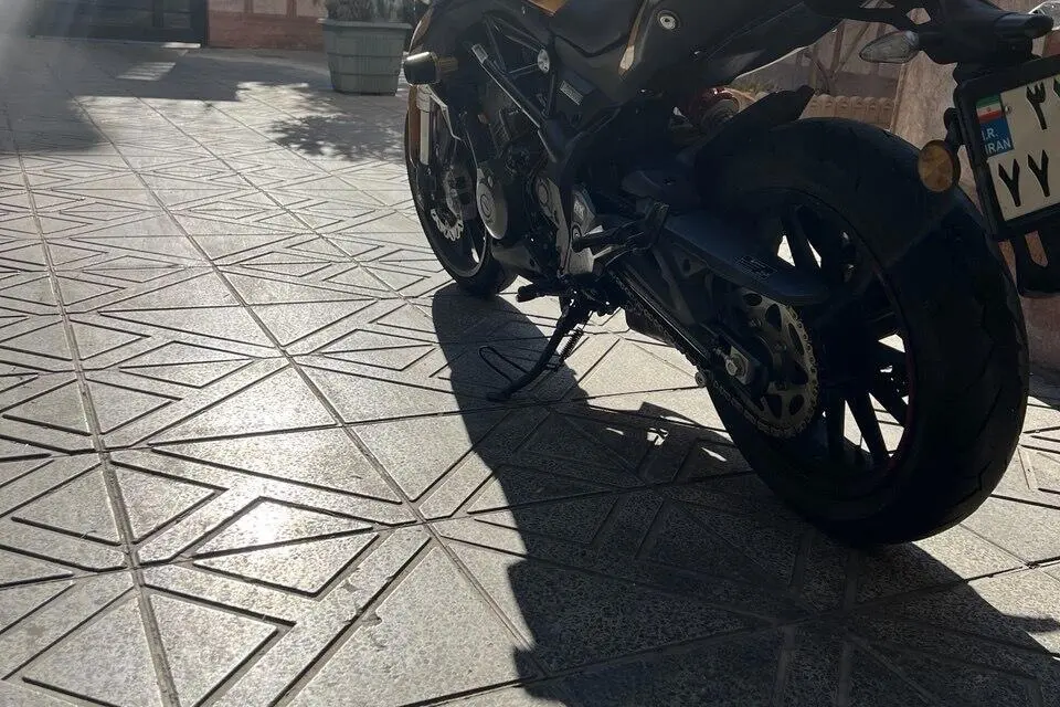 بنلی،  TNT 300