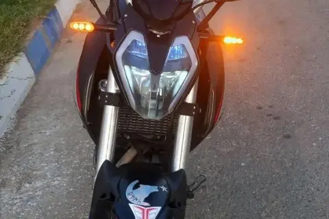 بنلی، TNT 180S