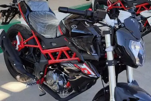 بنلی،  TNT 150