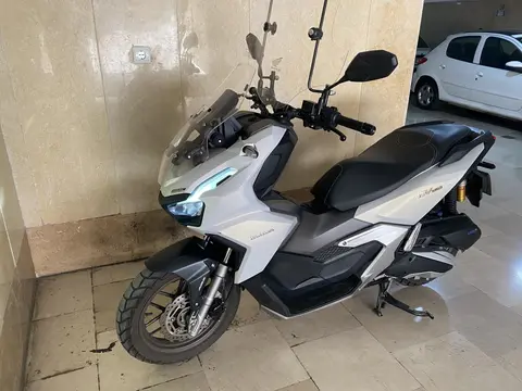 هوندا، ADV 160