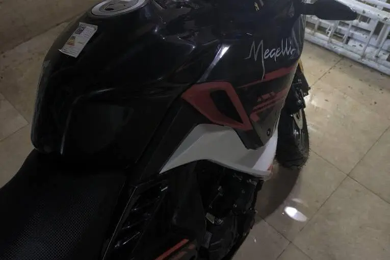 مگلی،  200R