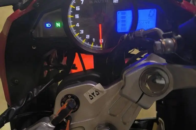 مگلی،  200R