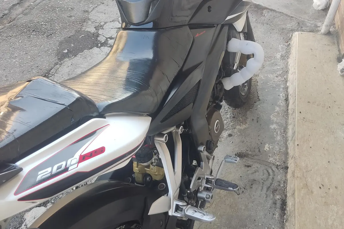 باجاج،  پالس 200NS