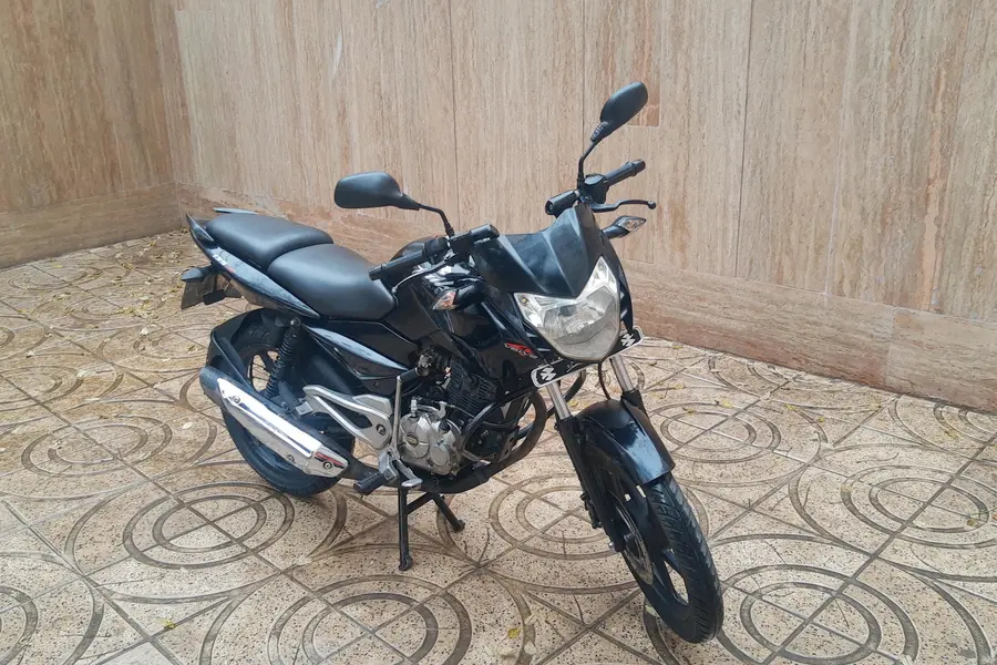 باجاج، پالس 135