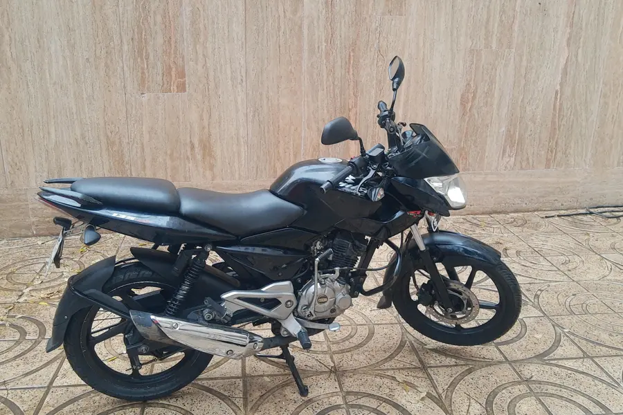 باجاج، پالس 135