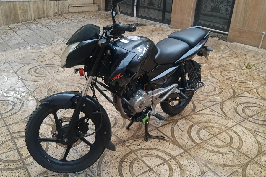 باجاج، پالس 135