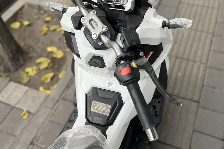 اس وای ام، ADV 175