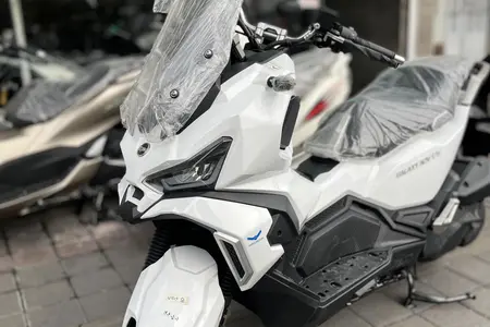 اس وای ام ADV 175