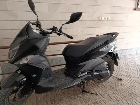 اس وای ام، گلکسی J 200
