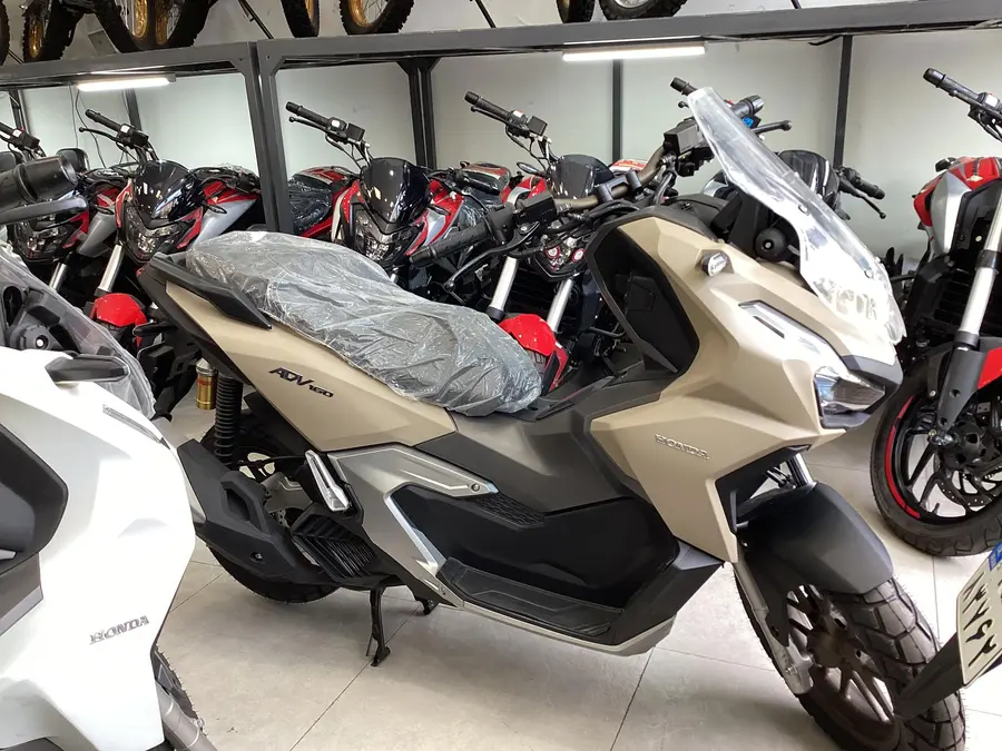 هوندا، ADV 160