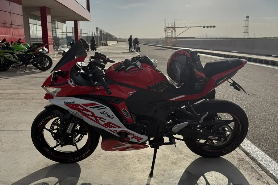 کاوازاکی، نینجا ZX-25R