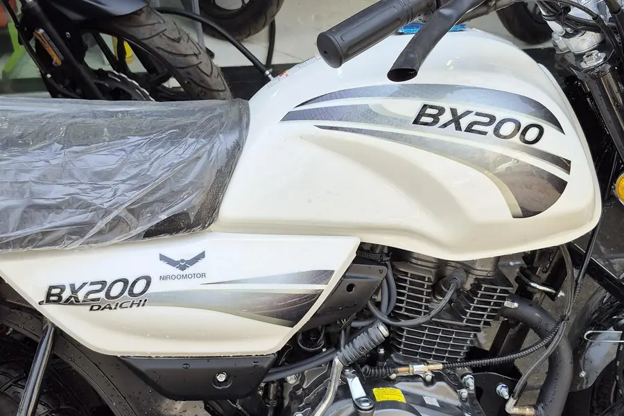 نیرو موتور شیراز، بوکسر BX 200