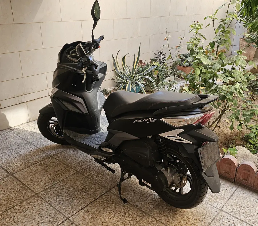 اس وای ام، گلکسی J 200