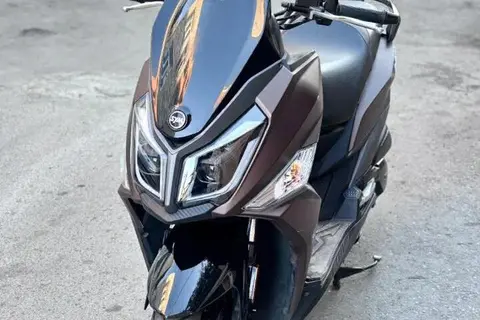 اس وای ام، گلکسی J 200