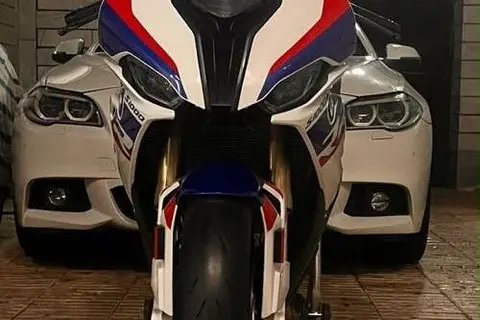 ب ام و، R 1100 RS