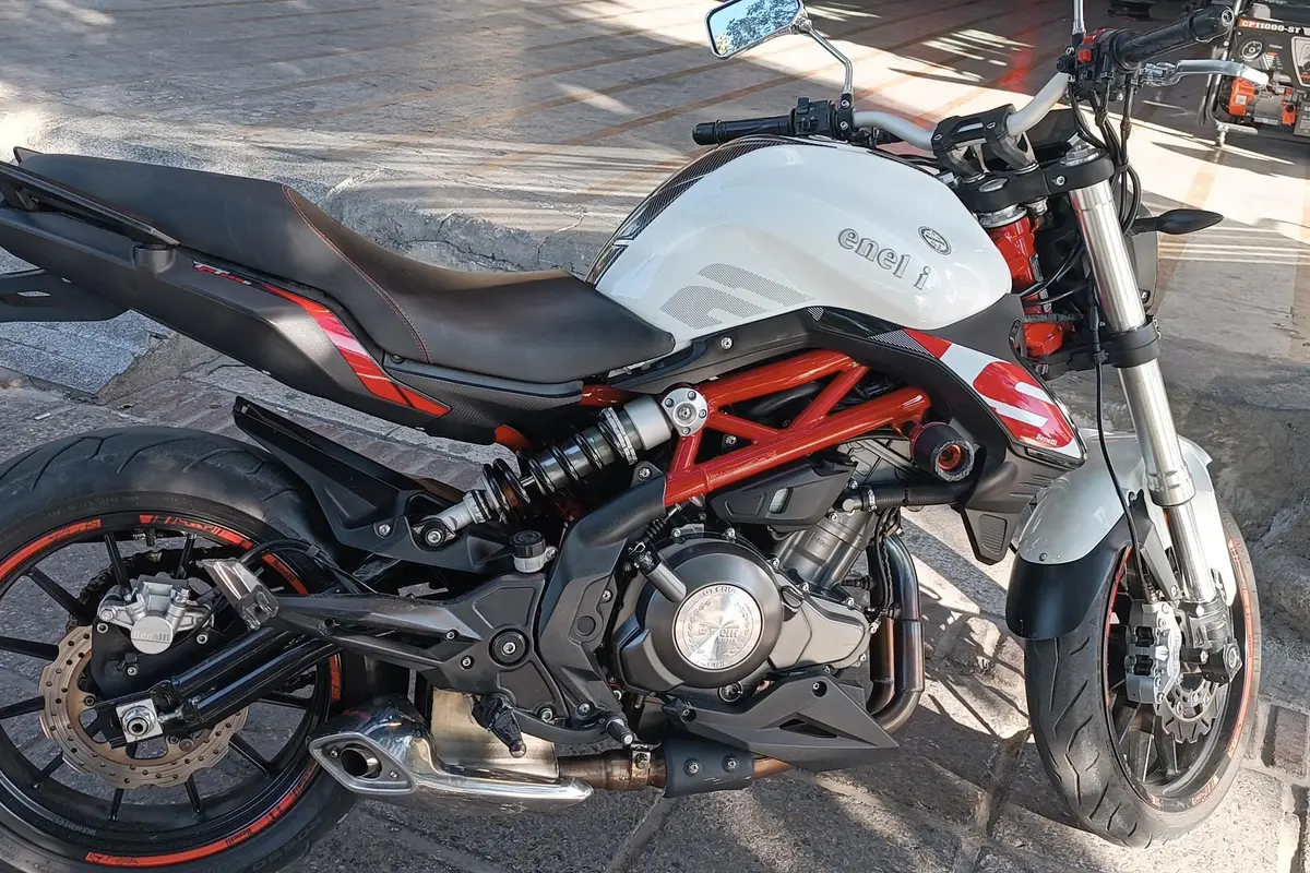 بنلی،  TNT 300