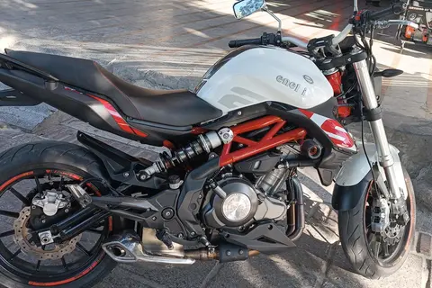 بنلی، TNT 300