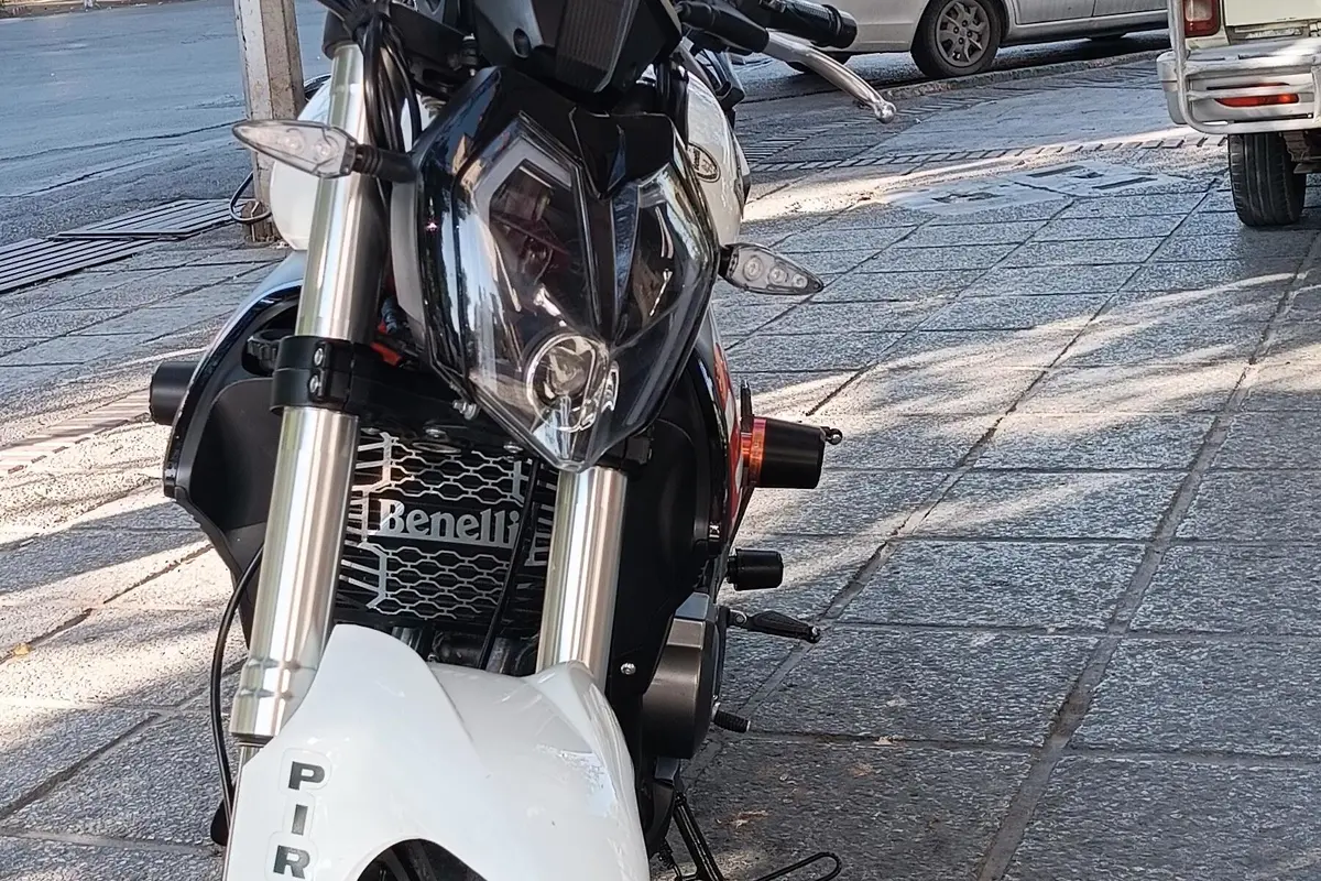 بنلی،  TNT 300