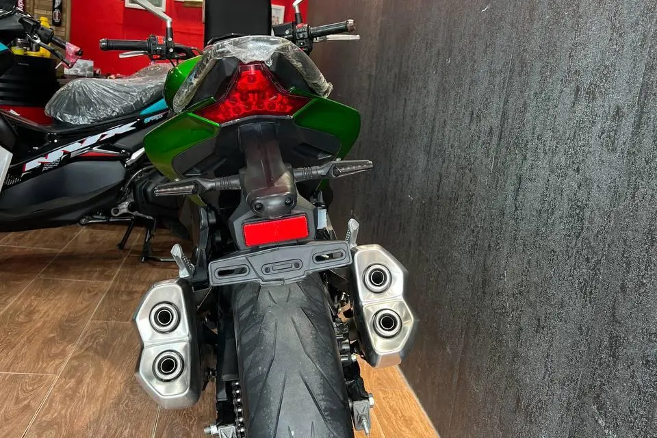 کاوازاکی،  Z300