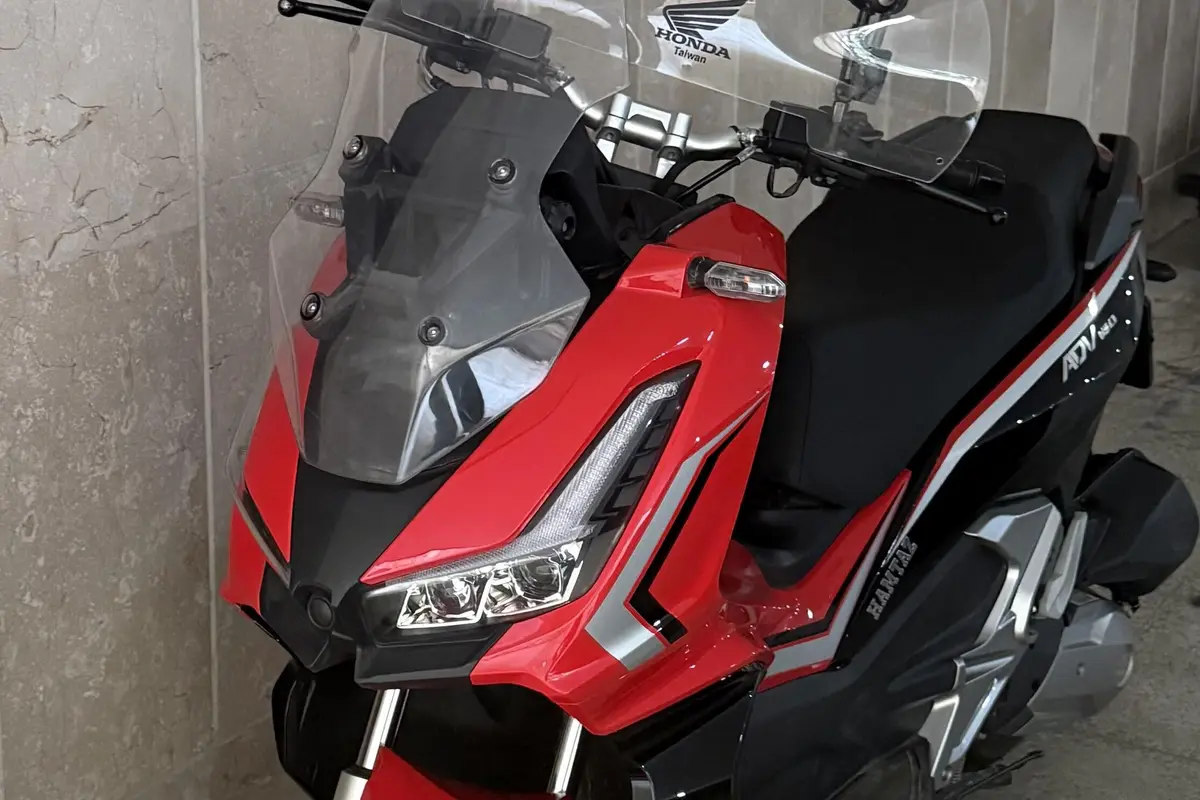 جهان همتا،  همتاز ADV160