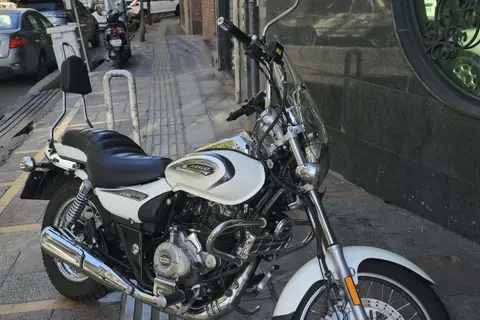 باجاج، اونجر 220