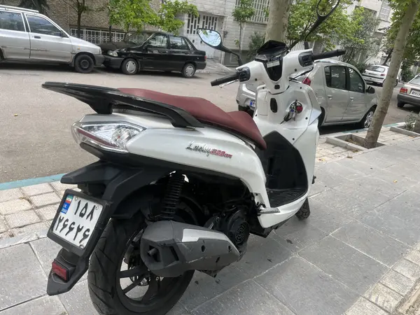 اس وای ام  لاکی 200