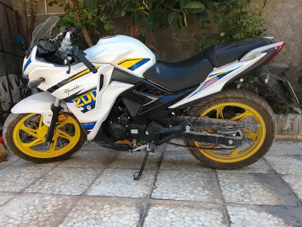 مگلی  200R