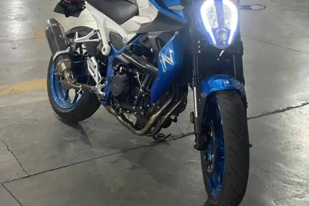 جهان همتا،  همتاز NB200