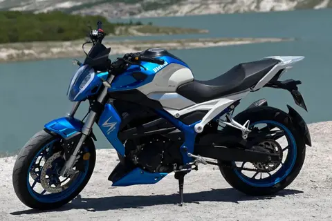 جهان همتا، همتاز NB200