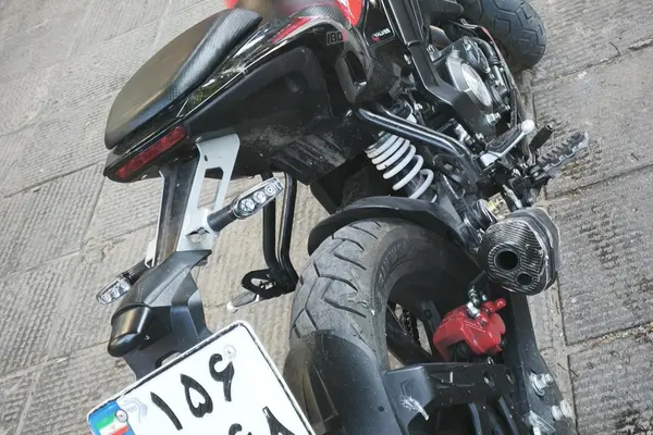 بنلی  TNT 180S