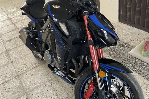 کاوازاکی  Z1000